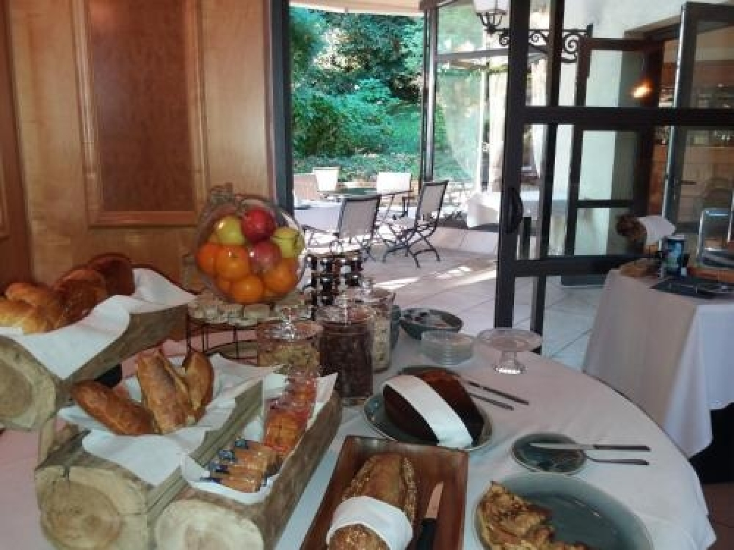 Hôtel Akena-Saint Laurent De Mure