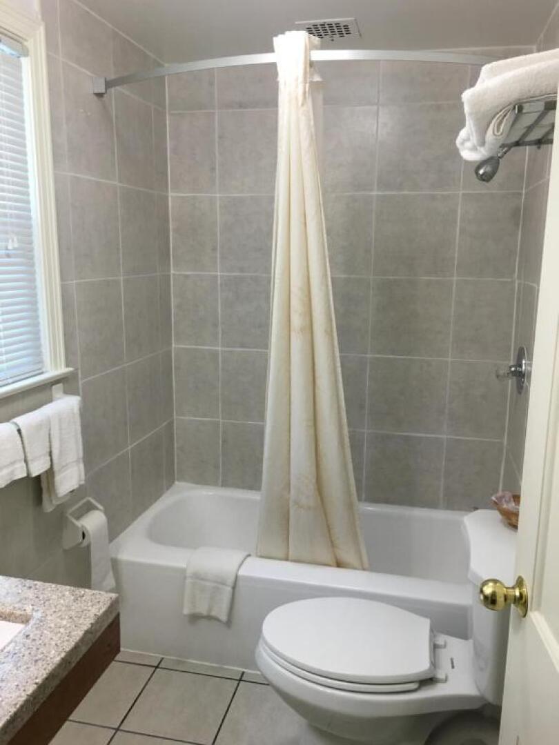 colony motel Jamestown