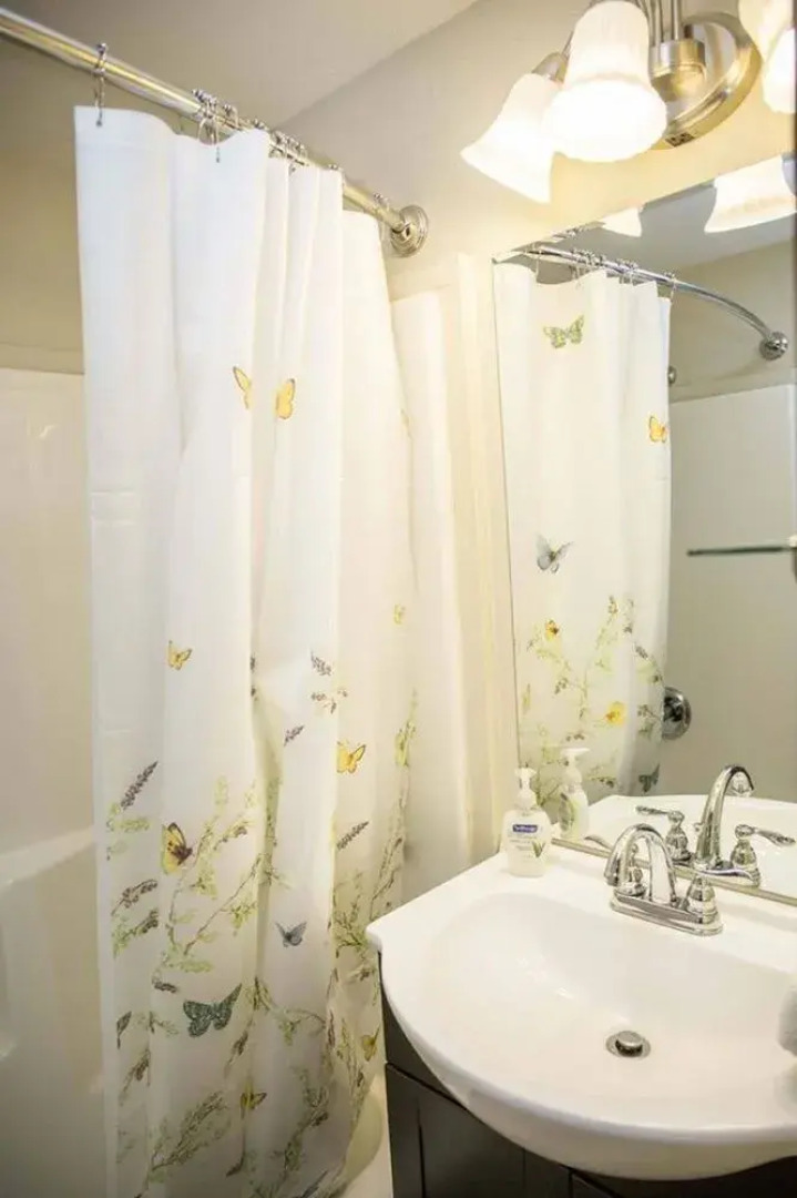 Woodlands Inn Of Sapphire Bed & Breakfast