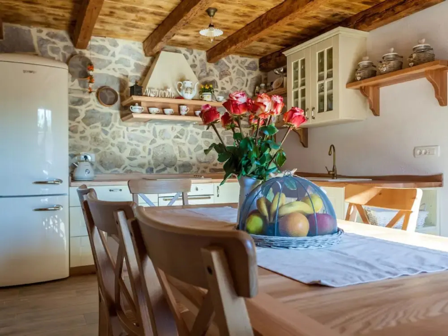 Gorgeous Villa With Private Swimming Pool and Covered Terrace