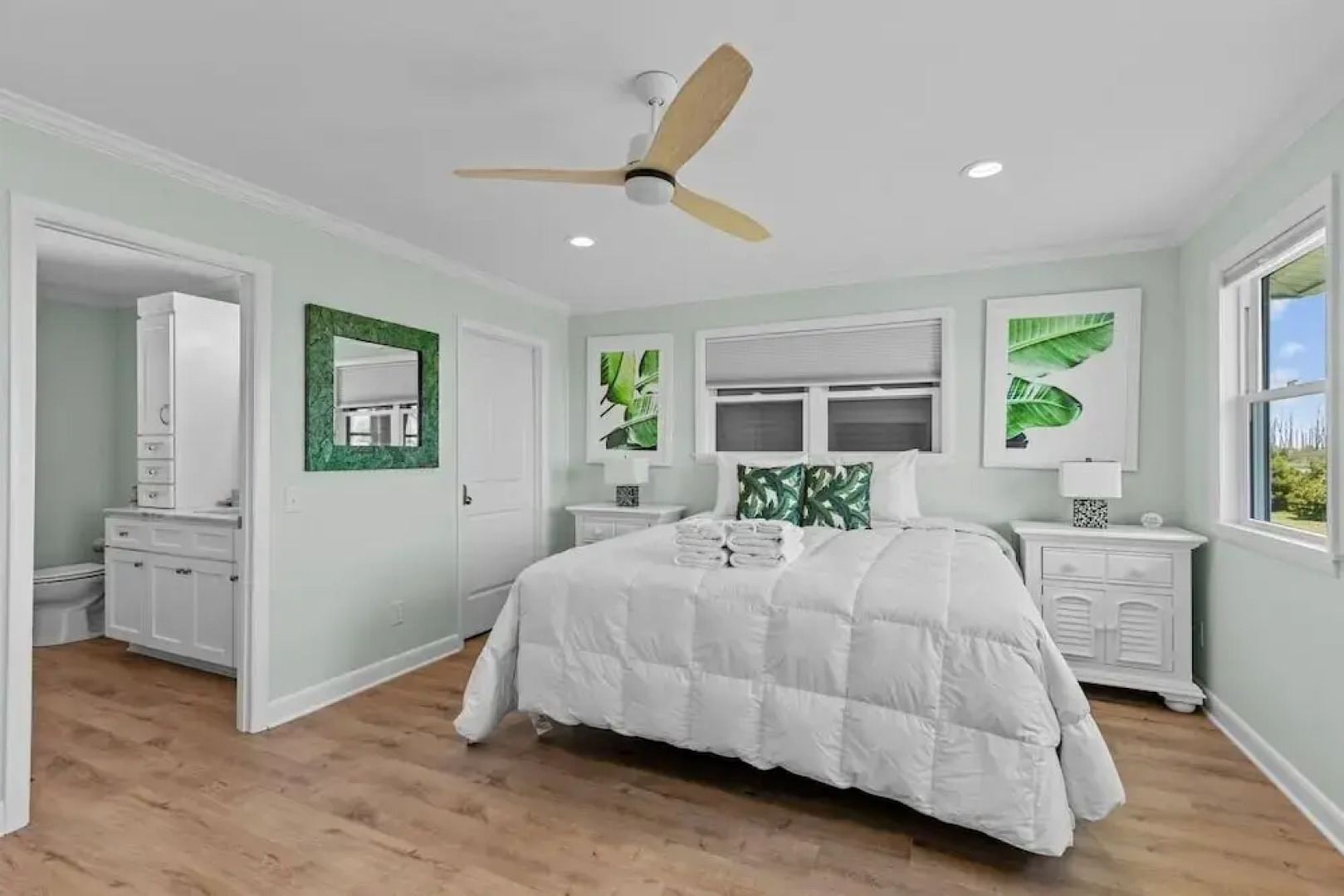 Sunrise Sound Cottage 3 Bedroom Home by RedAwning