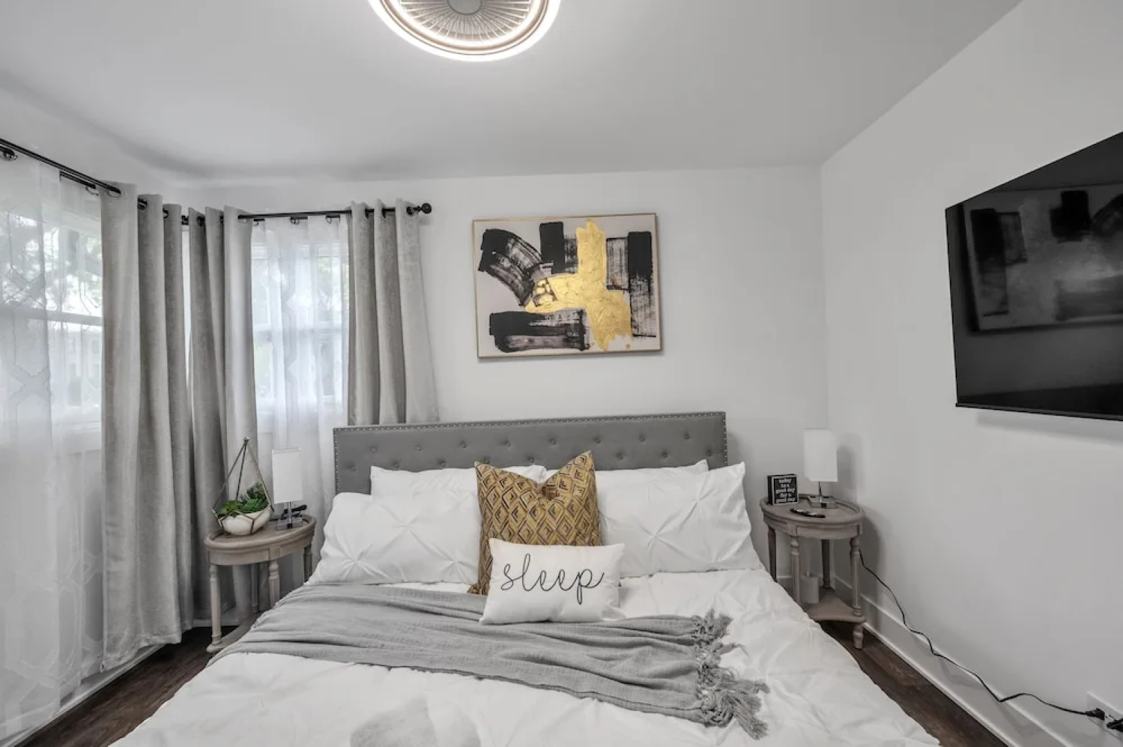 Modern Luxury Amenities Near Woodfield Mall 2 Bedroom Home by RedAwning