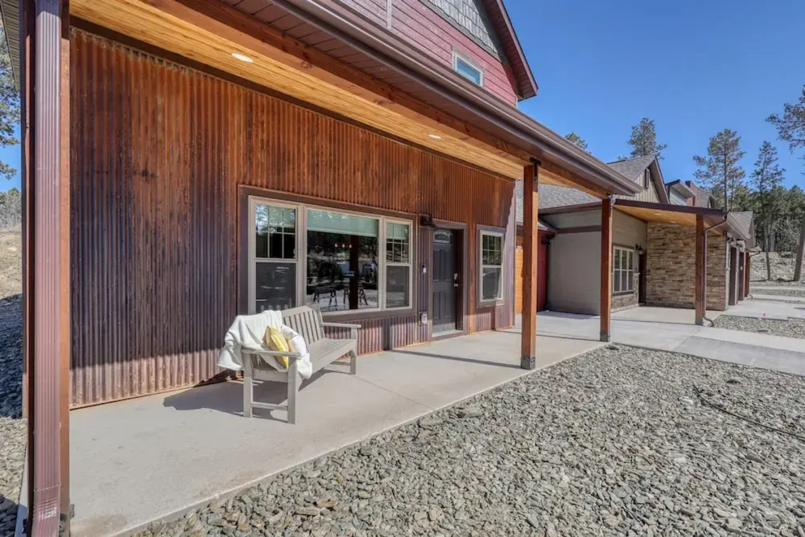 Modern Condo Near BH Attractions-garage Parking