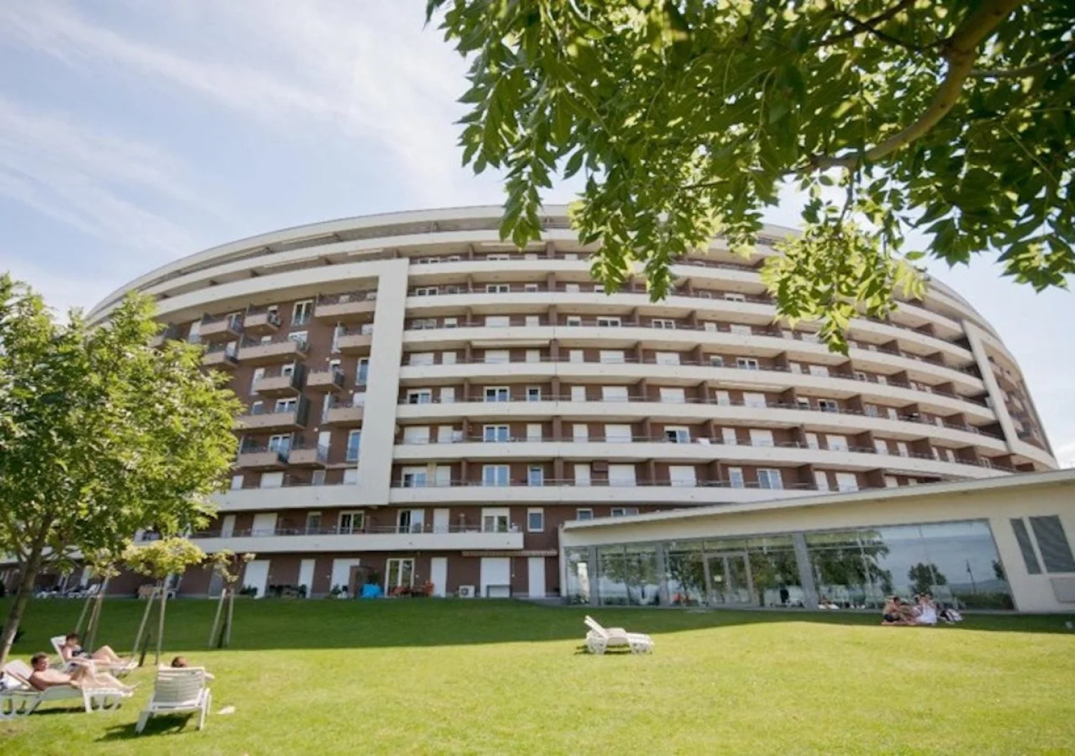 CLUB218 Wellness Apartments - hostAID