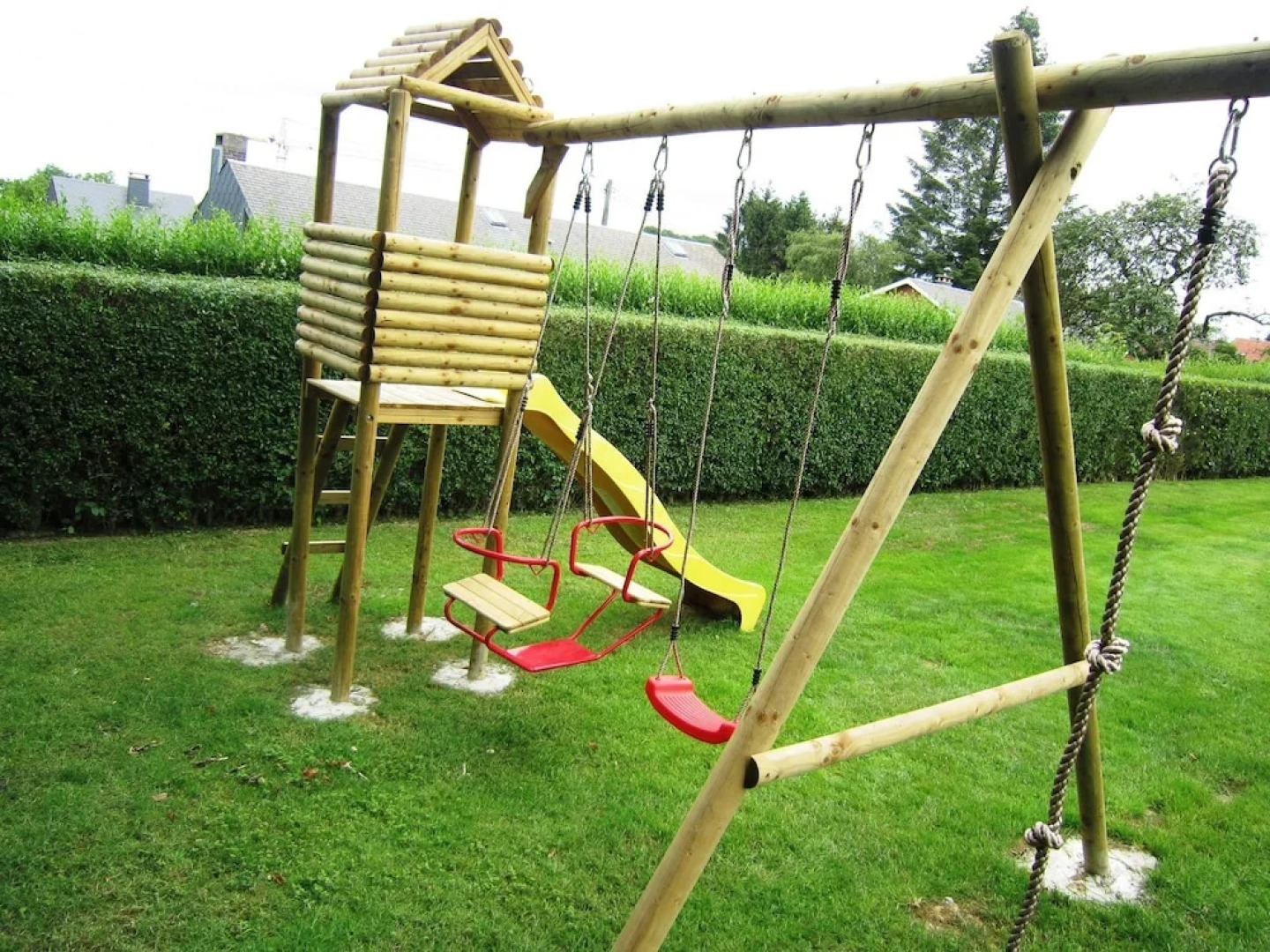 Plush Holiday Home in Nassogne with Private Garden