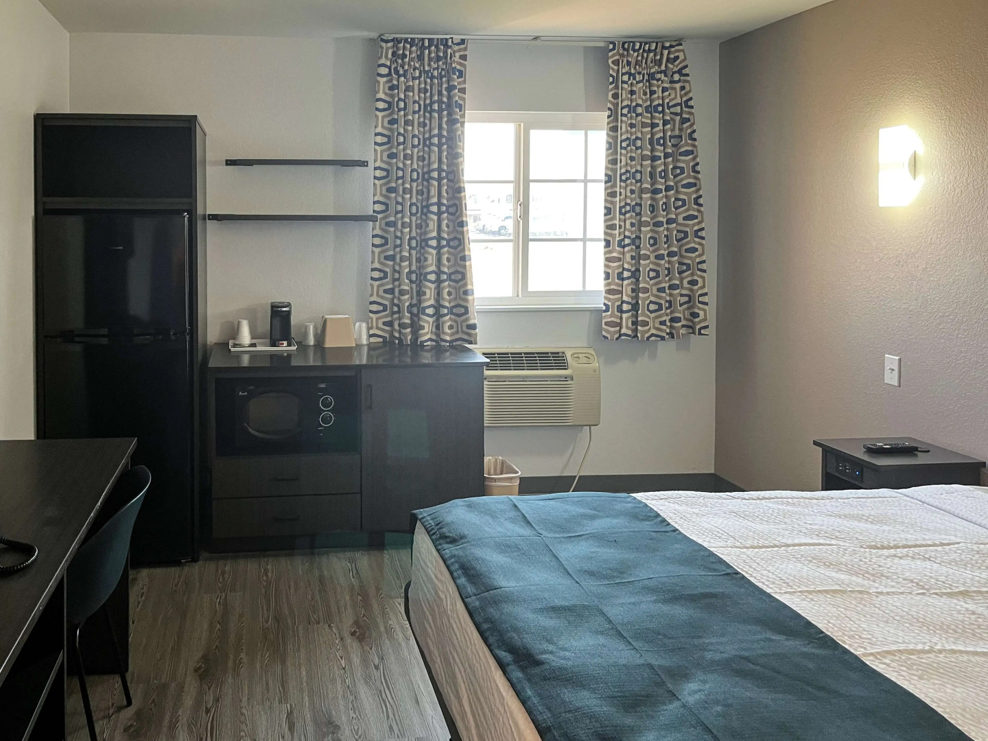 Studio 6 Suites Delano, CA