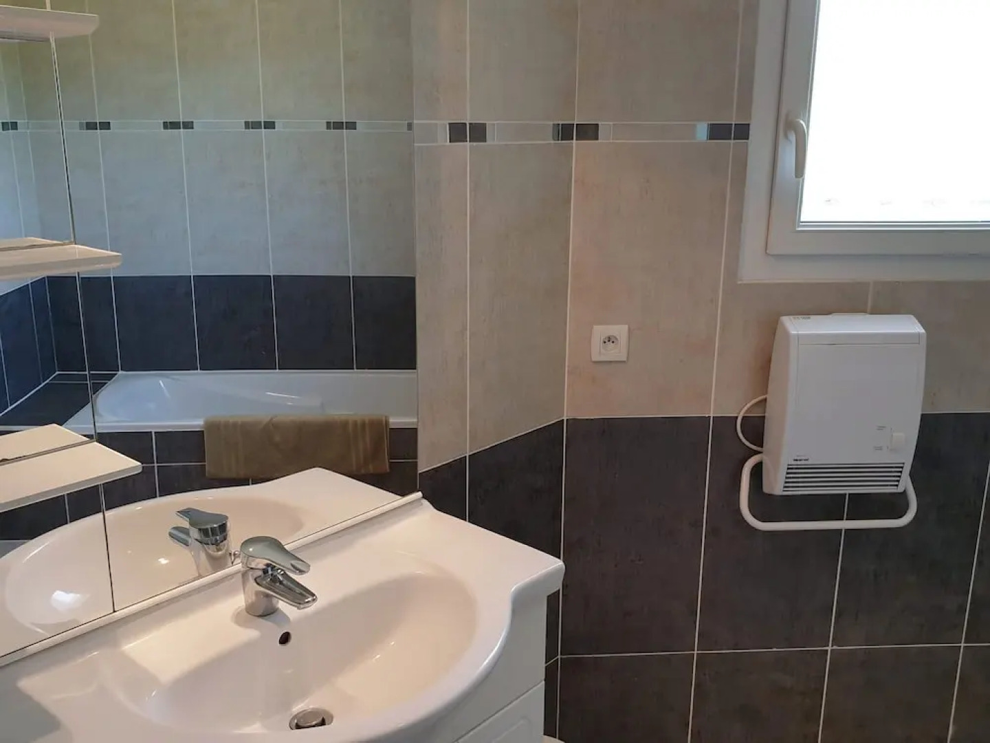 Spacious Villa Near Villemoustaussou With Pool