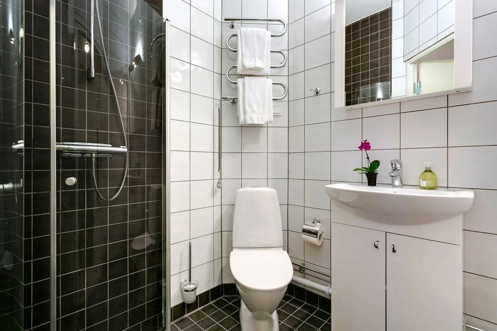 Part-Time Home Hotel Rotebro Station