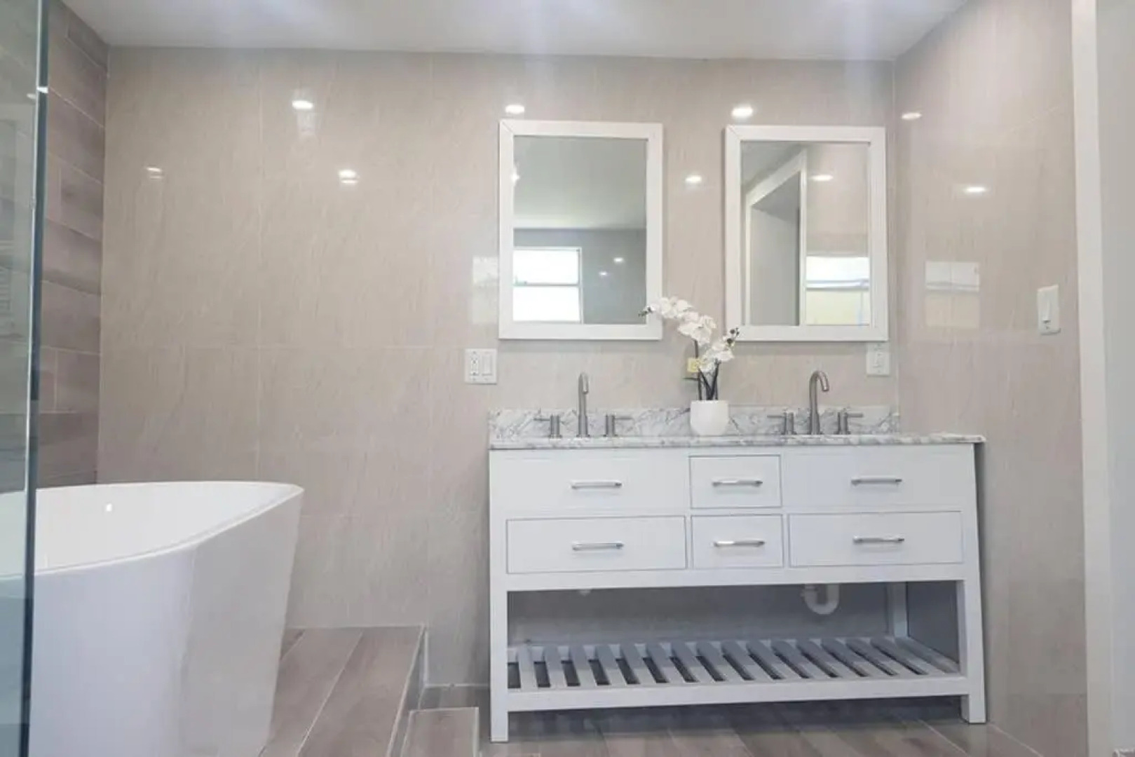 Lakeside Vacation Home