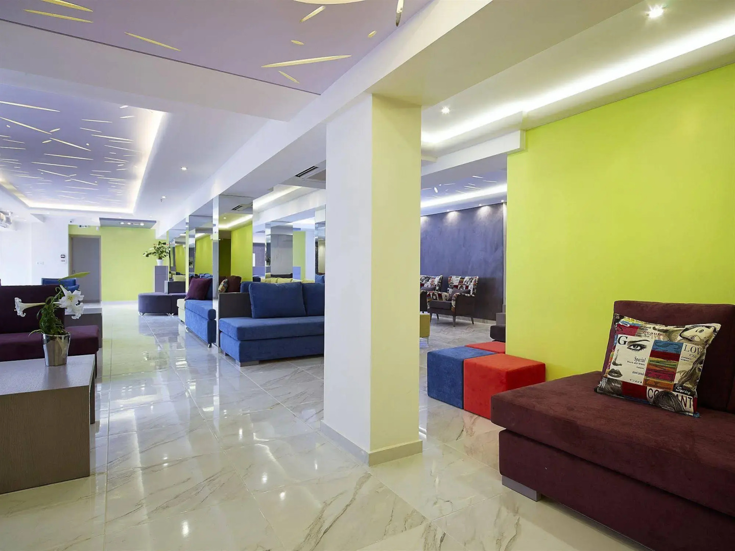 Отель Mistral Bay