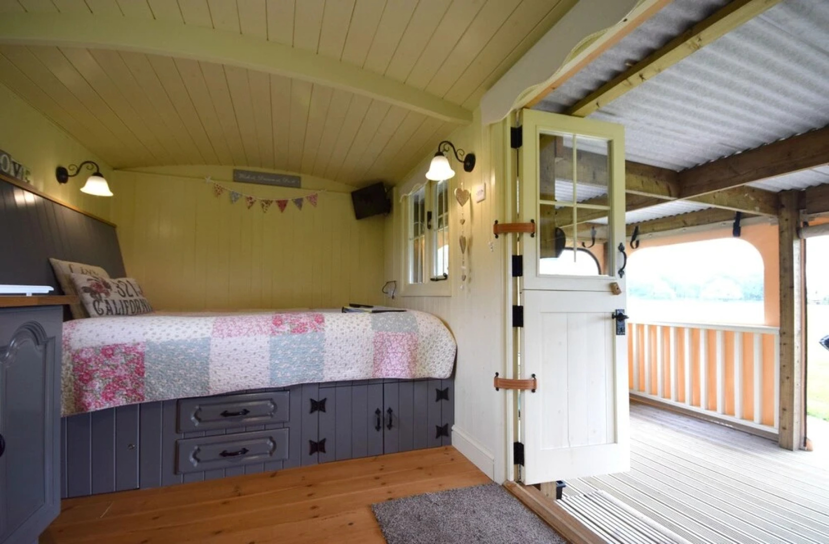 Keepers Cosy, Shepherds Hut , Alresford 491853