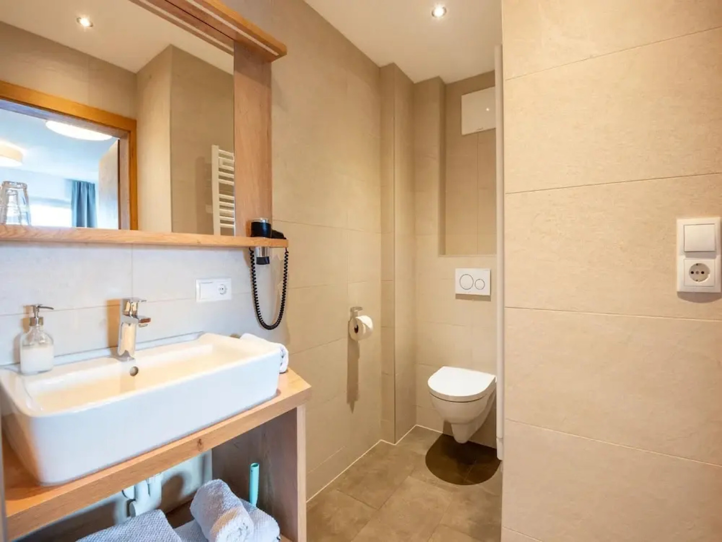 Inviting Flat in Hart With Fitness Room