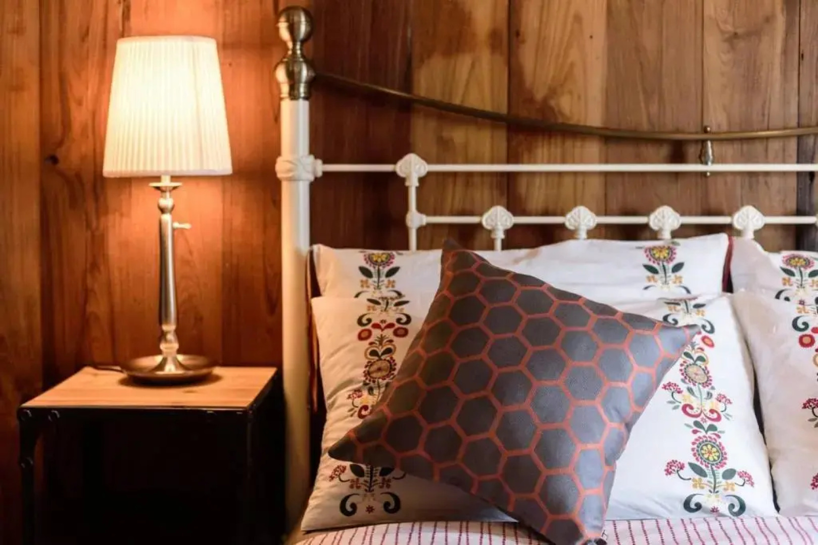 Rimrabeang Amphawa Cafe and Suite