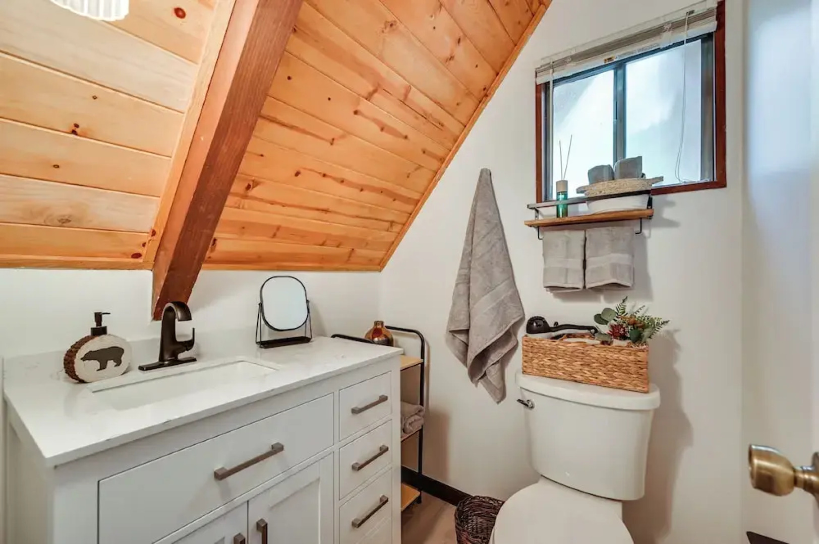 Deck & Grill: A-frame Cabin in Munds Park!