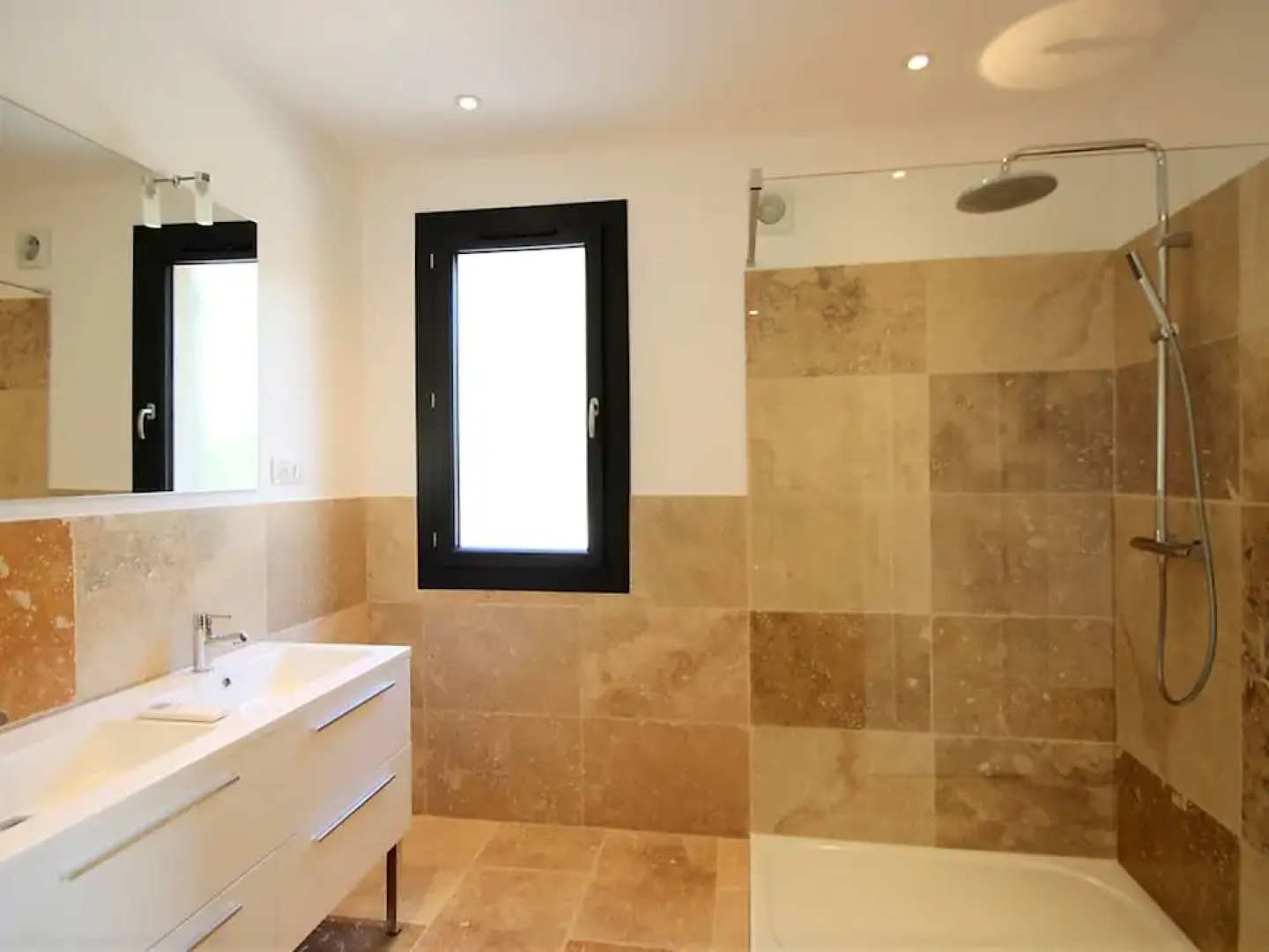 Inviting Holiday Home in La Croix Valmer With Swimming Pool