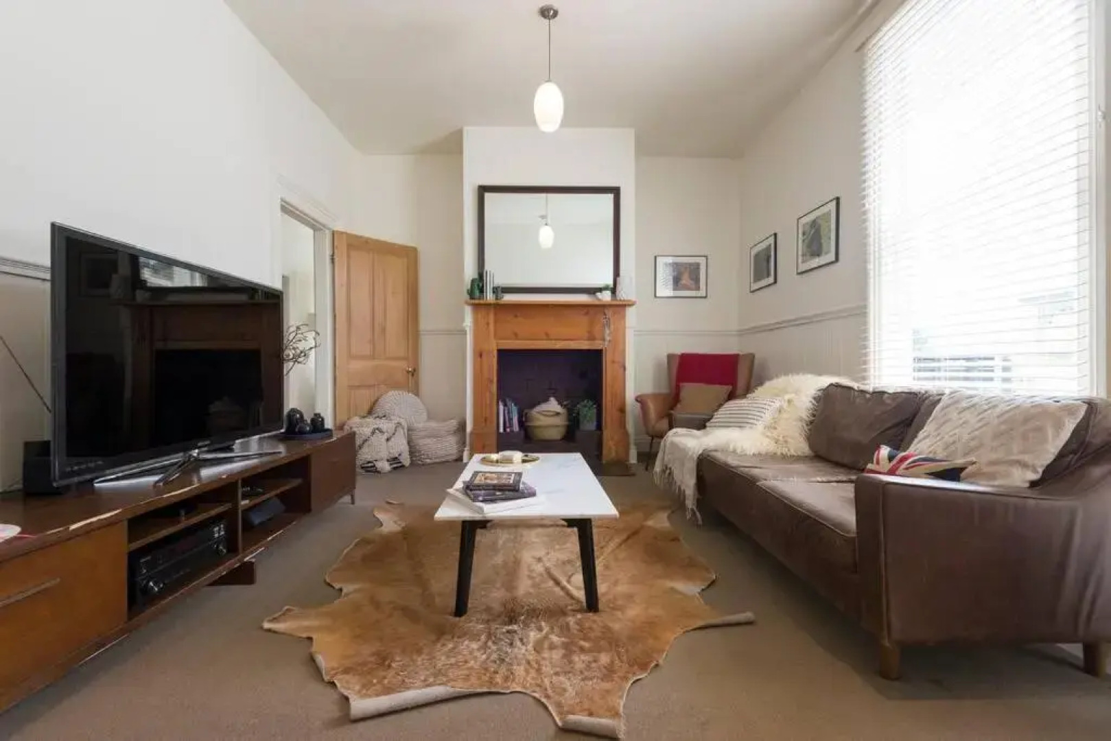 Best Location in Hobart! Luxury 4 bedroom with stunning views