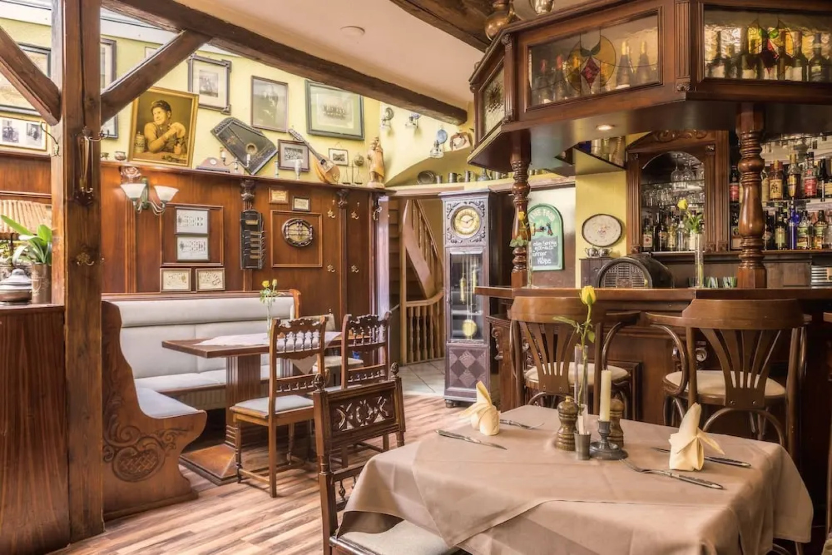 Zur Altstadt - Am Fuße der Osterburg - Gaststätte, Pension, FEWO