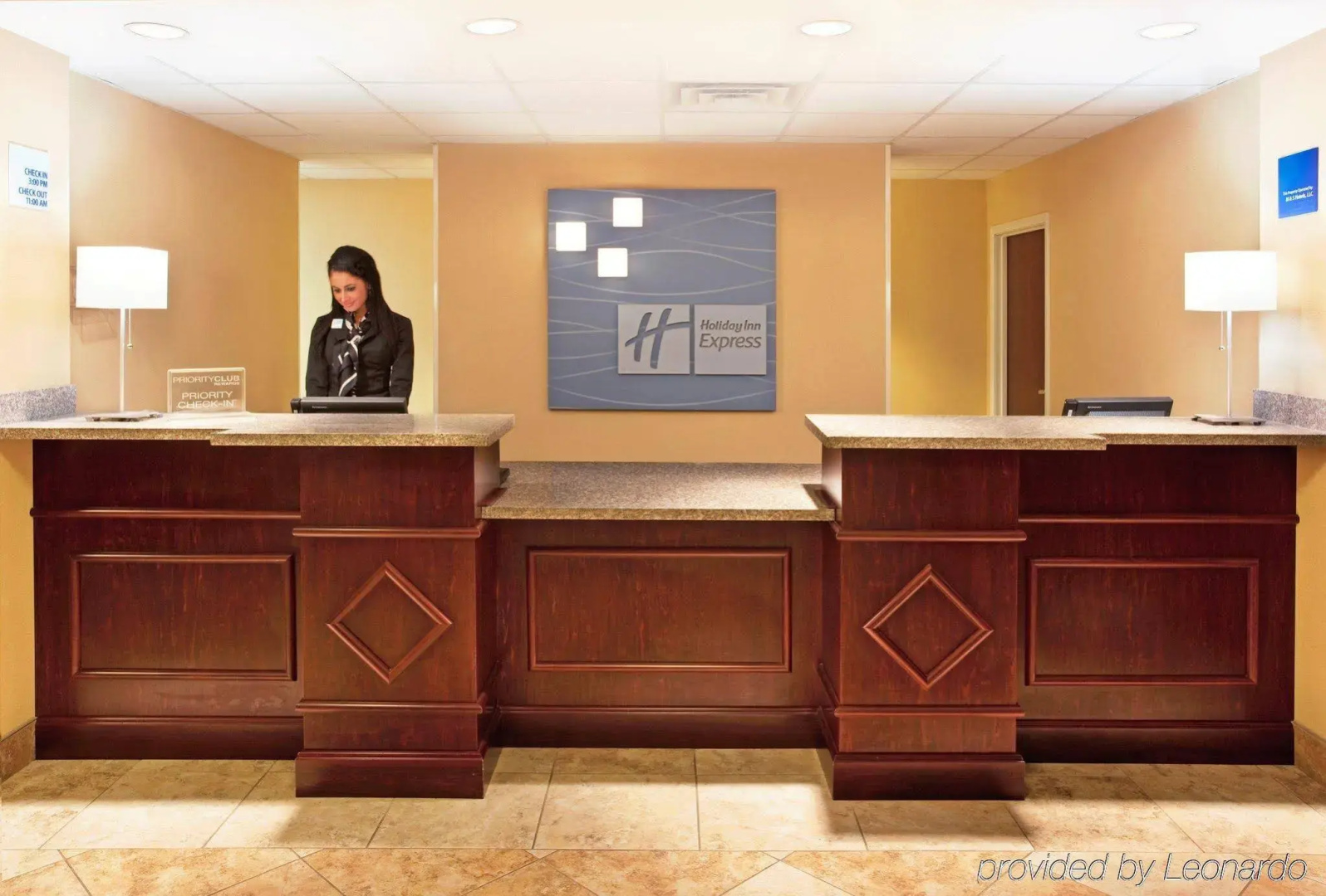 Holiday Inn Express Hotel & Suites Niagara Falls by IHG