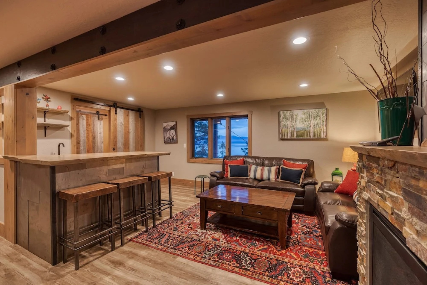 5BR 4BA Lake View Cabin by RedAwning