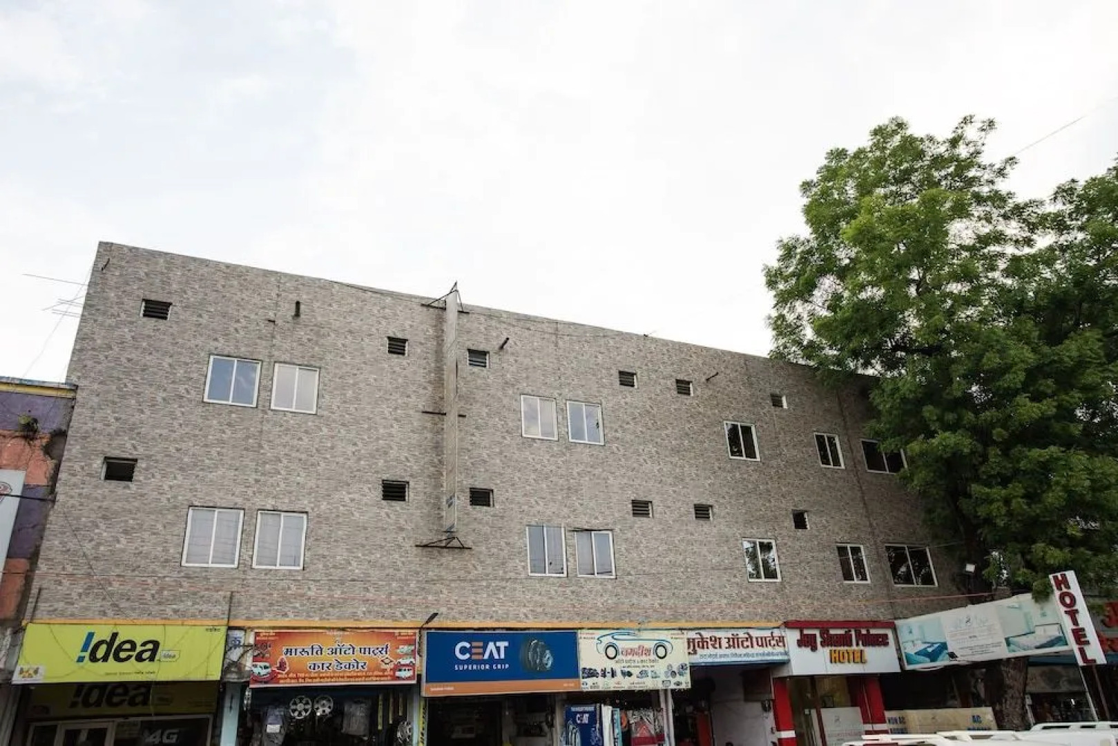 Spot On 23725 Jay Shanti Palace Hotel