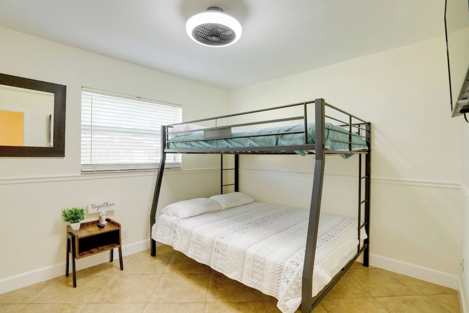 Spacious Largo Retreat: Private Pool & Yard!