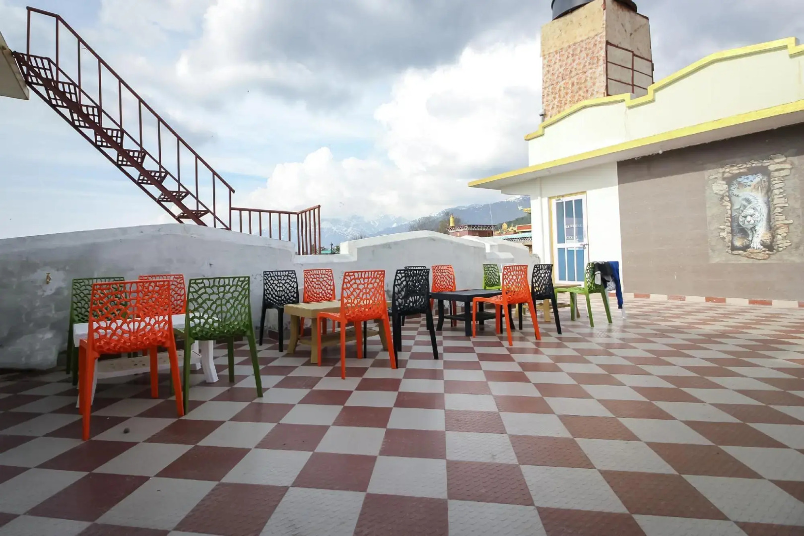 OYO 28284 Gliders Holiday Inn