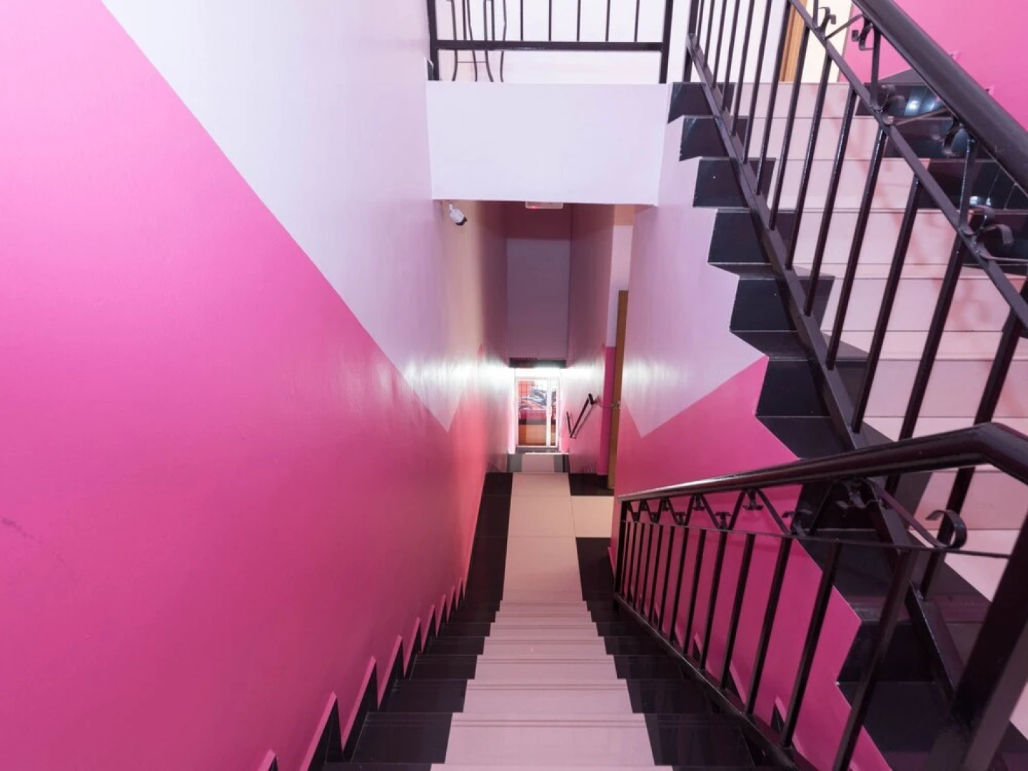 Super OYO Capital O 89366 Spring Inn Hotel