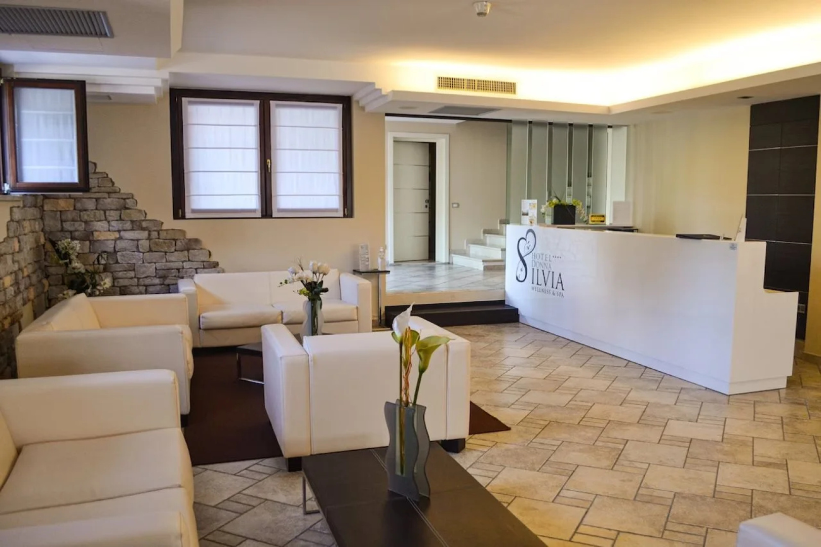 Отель AHG Donna Silvia Wellness Hotel