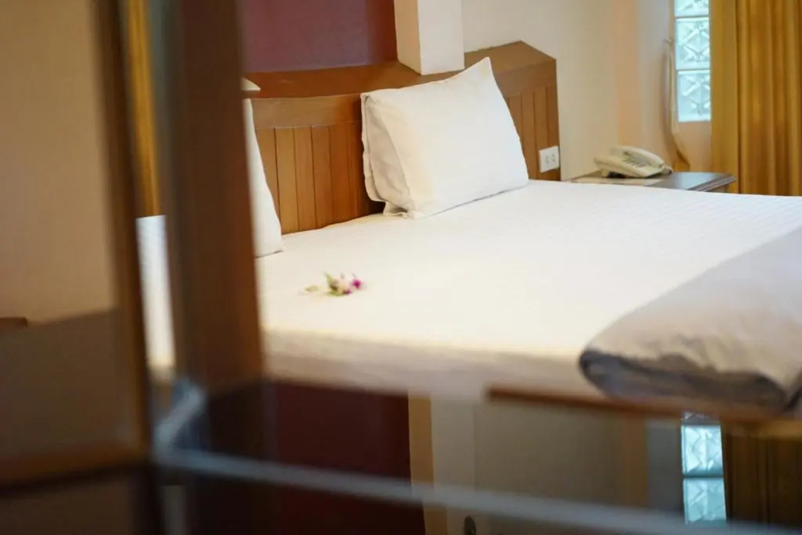 Country Lakeview Hotel