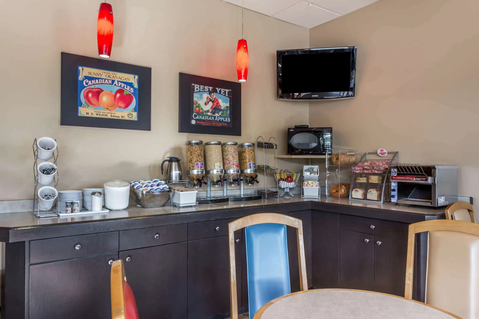 Super 8 by Wyndham Kelowna BC