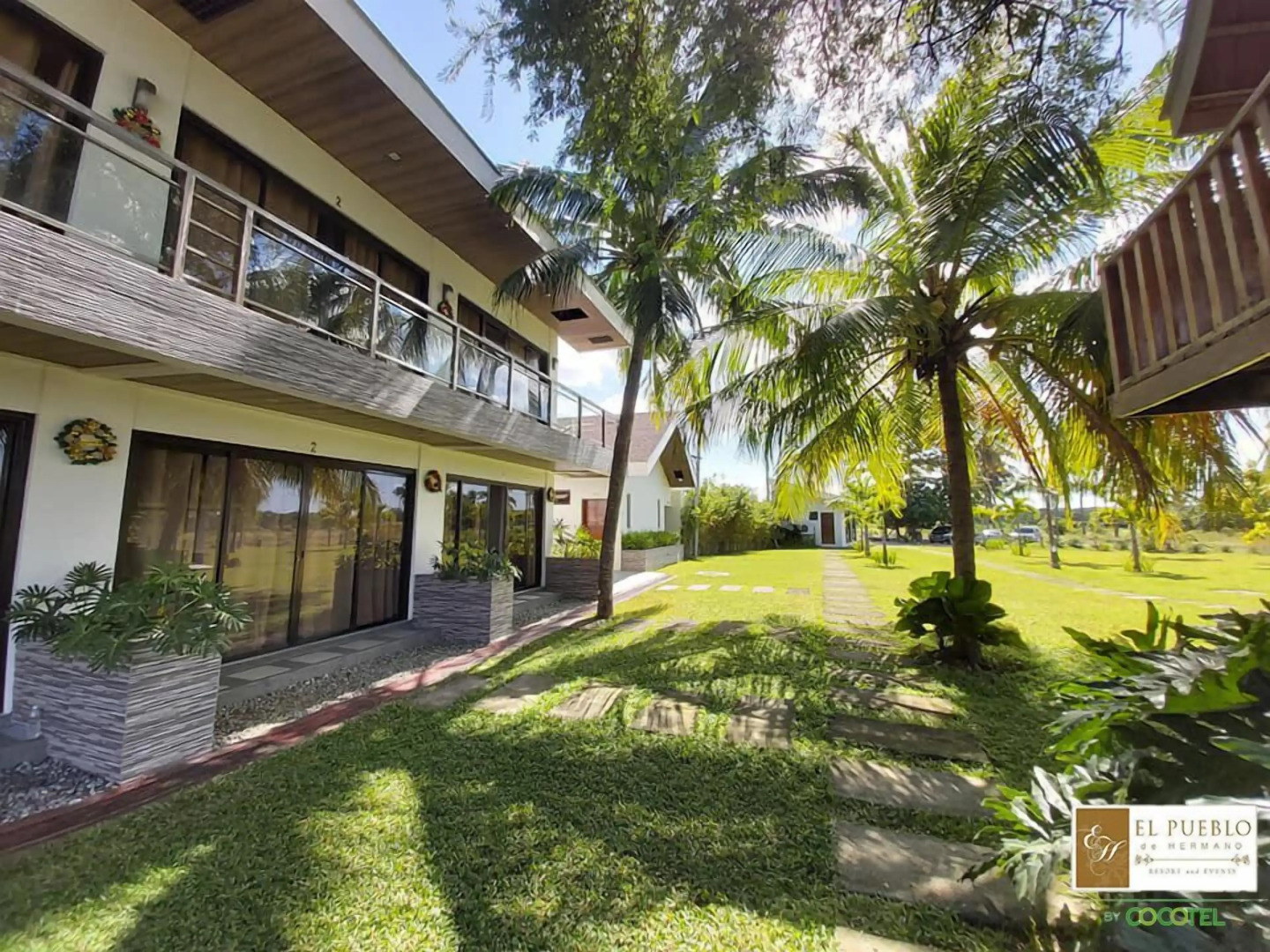 El Pueblo De Hermano by Cocotel