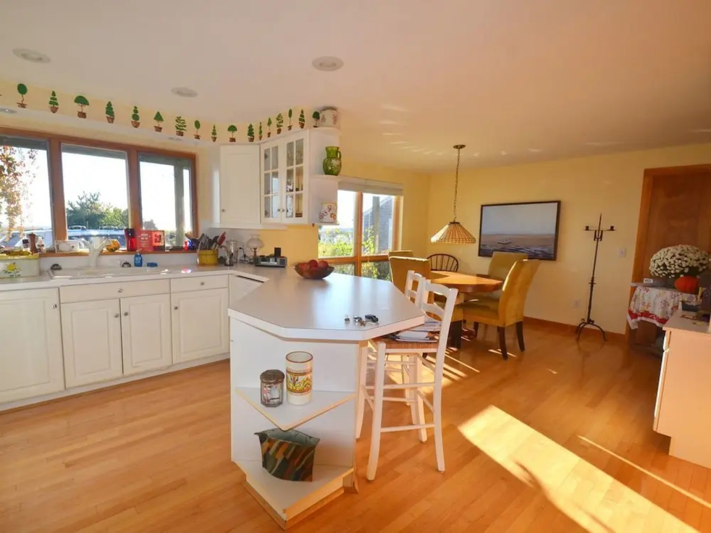 East Harbour Motel and Cottages