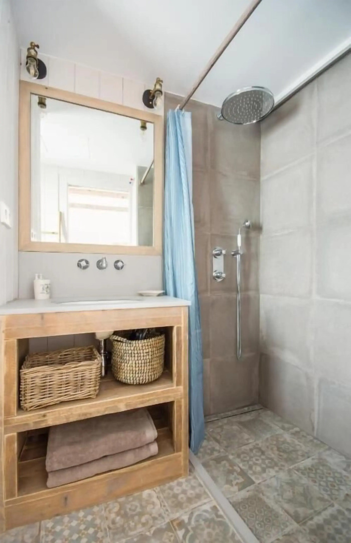 The Beach House - Studios & Suites