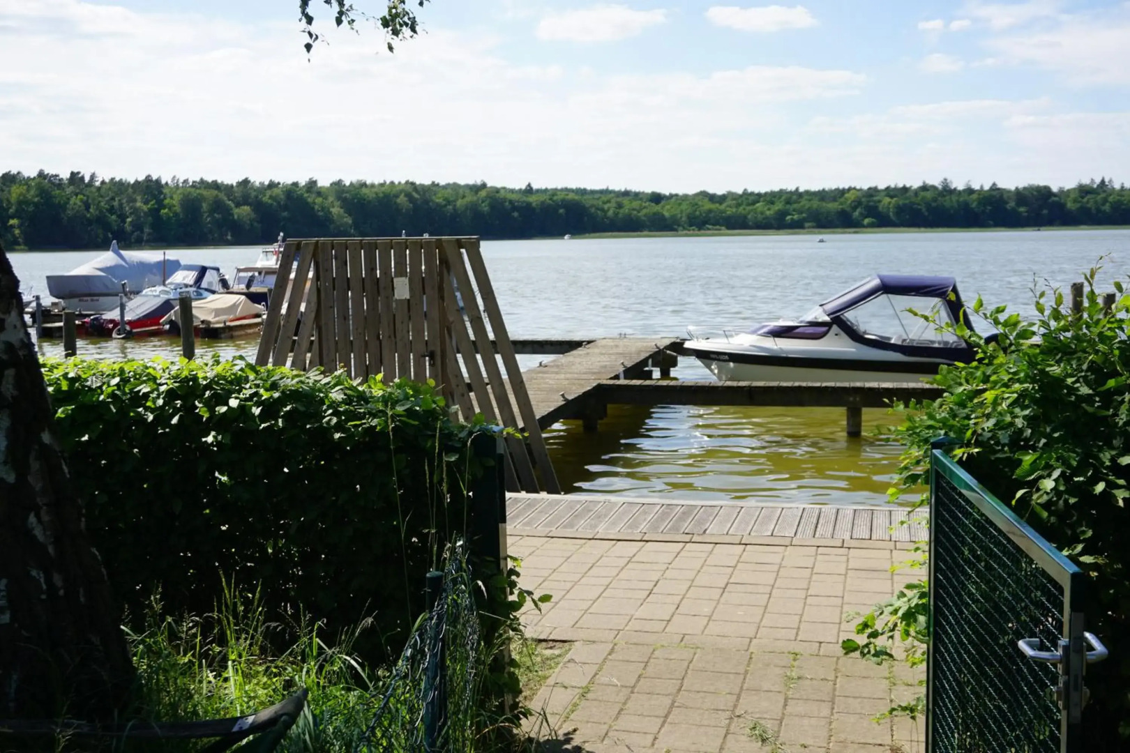 Einraumapartment mit Seeblickbalkon