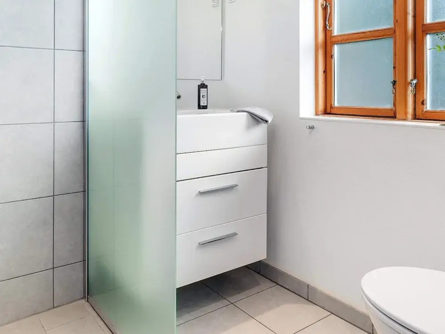 Cozy Summer House Near Ore Strand