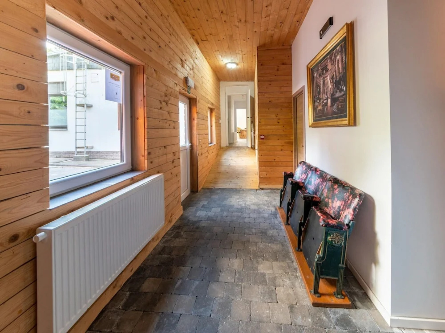 Mansion With Pool & Bar