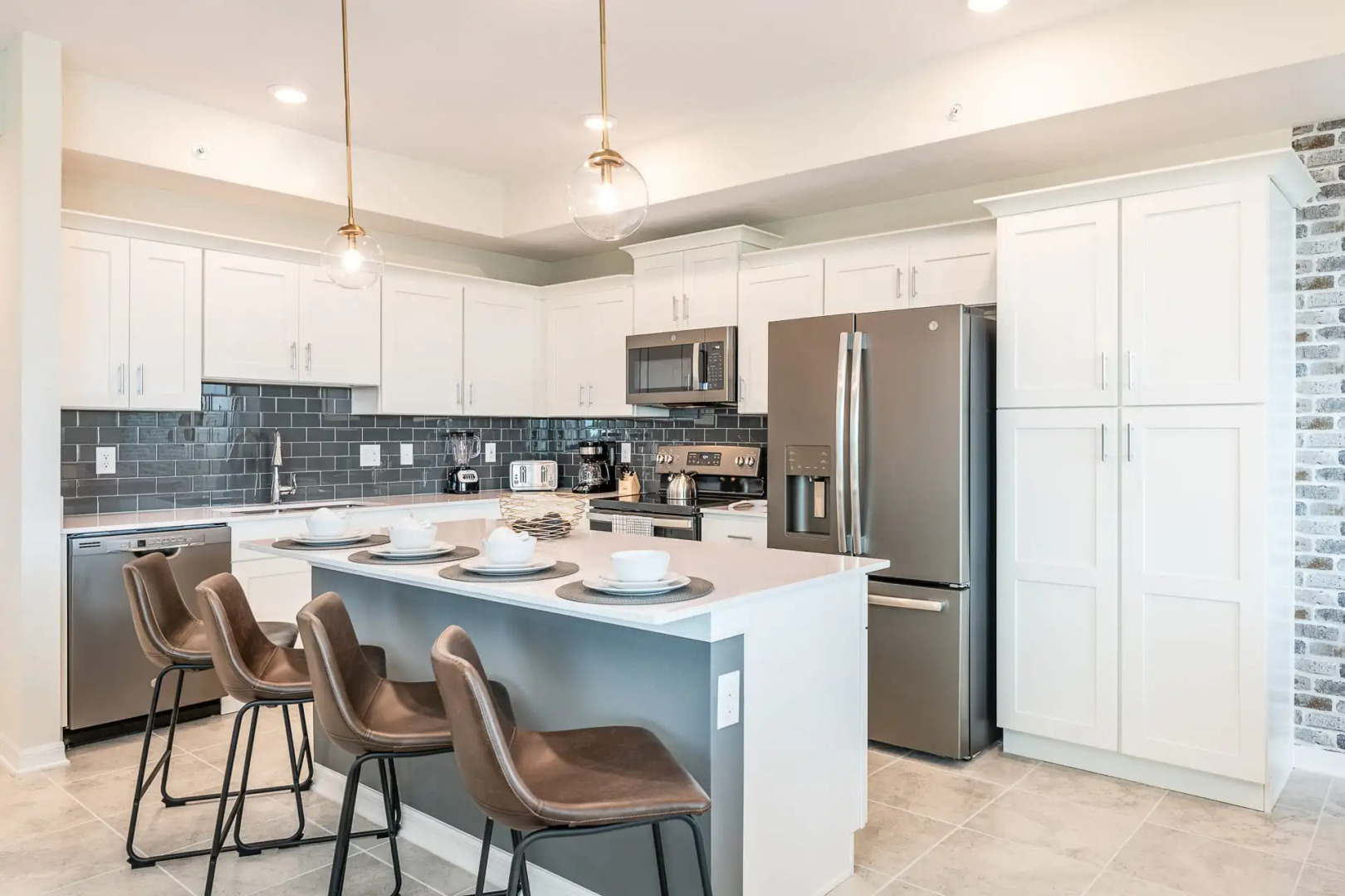 Charming condo with Mickey themed decorated bedroom near Disney