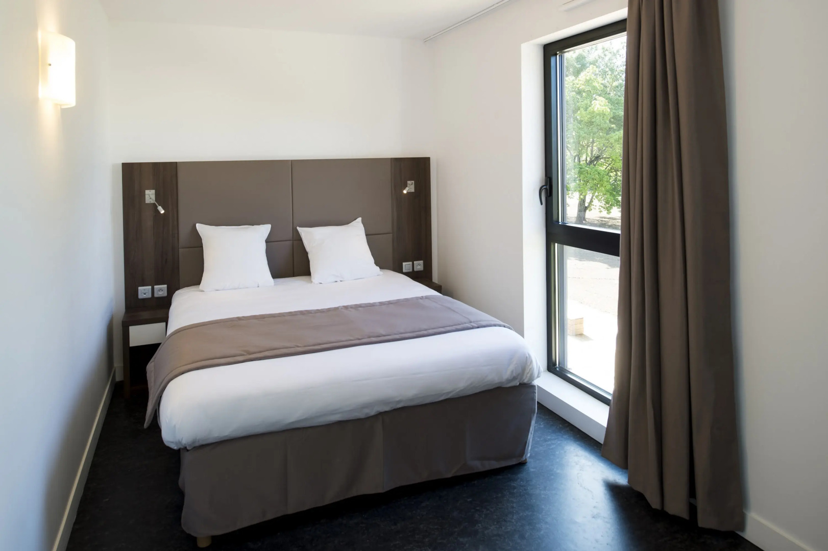 Adonis Dijon Maison Internationale