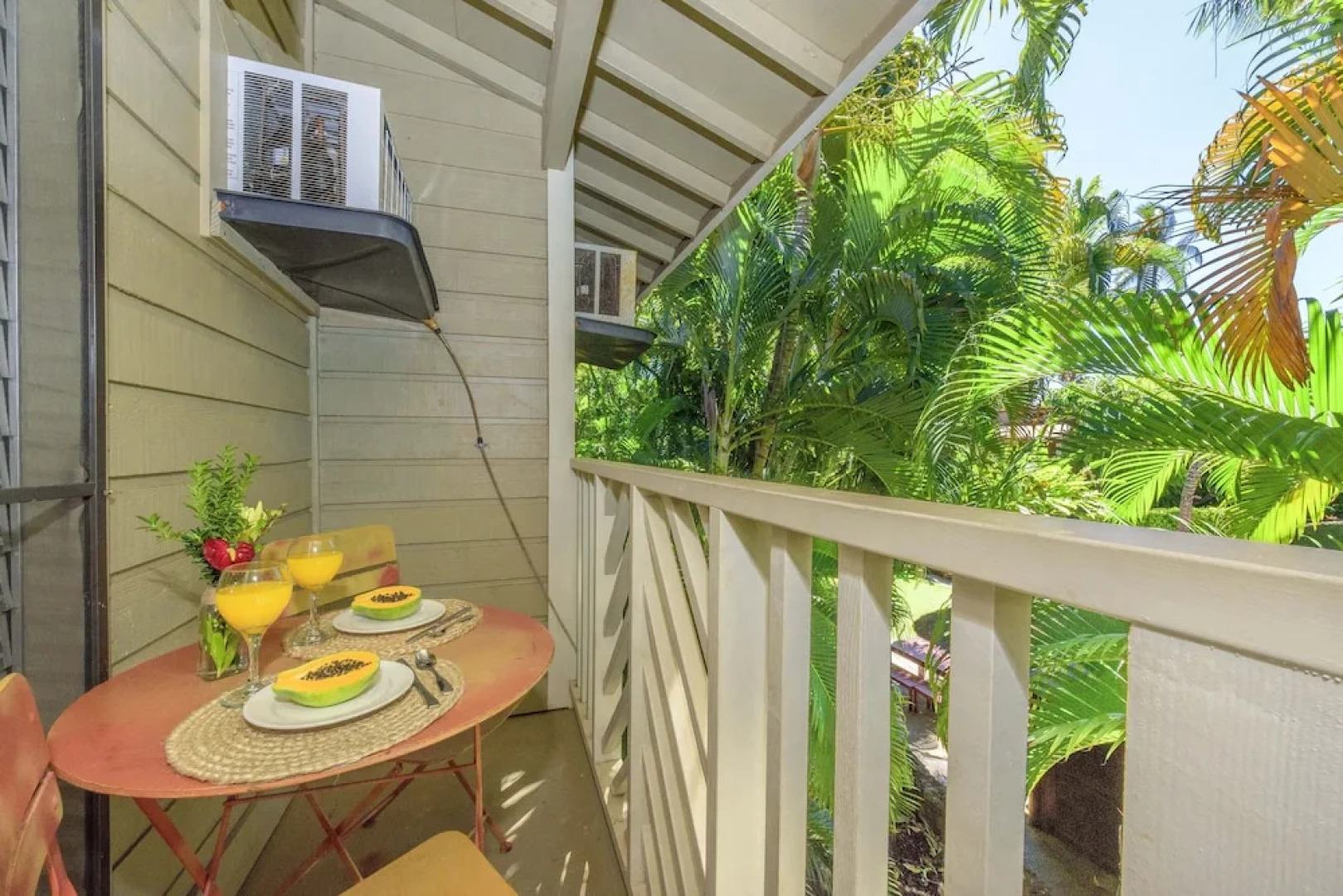 Aina Nalu D202 2 Bedroom Condo by Redawning