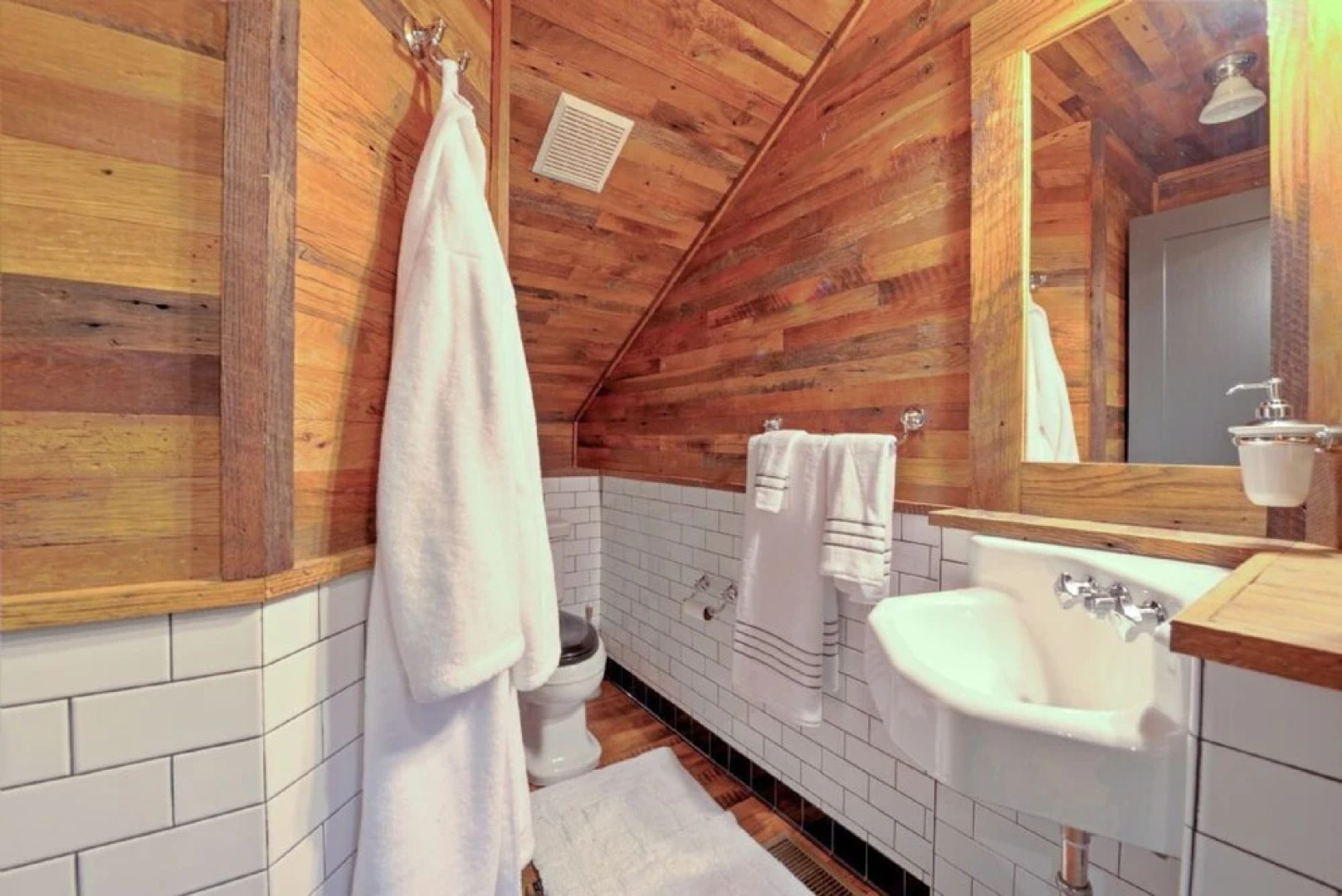 Storybrooke Place 5 Bedrooms 3.5 Bathrooms Home