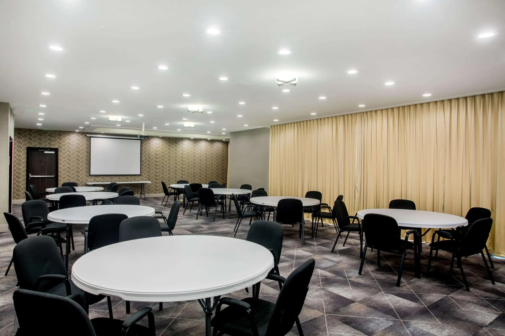 La Quinta Inn & Suites by Wyndham Pittsburg