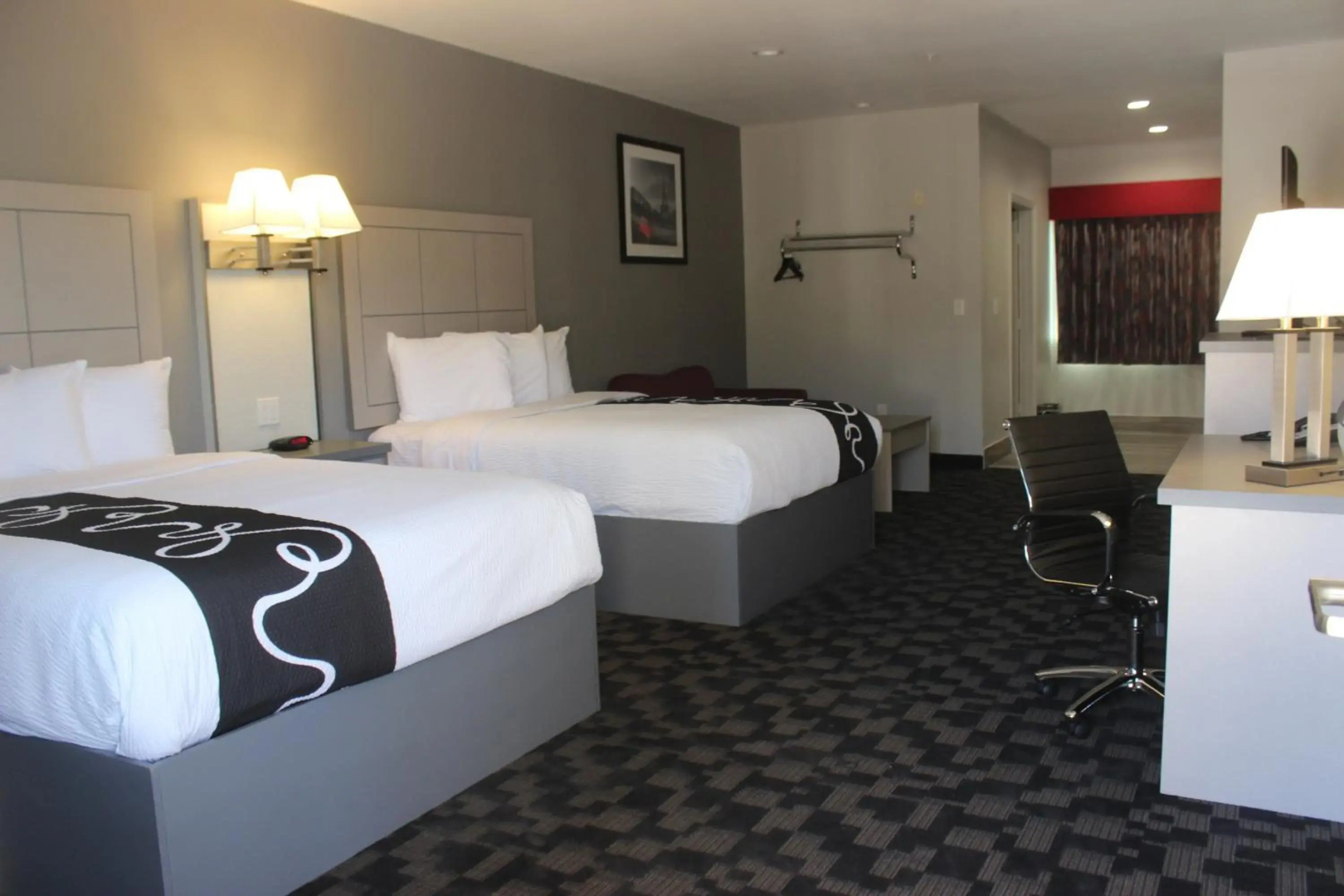 Paris Inn & Suites