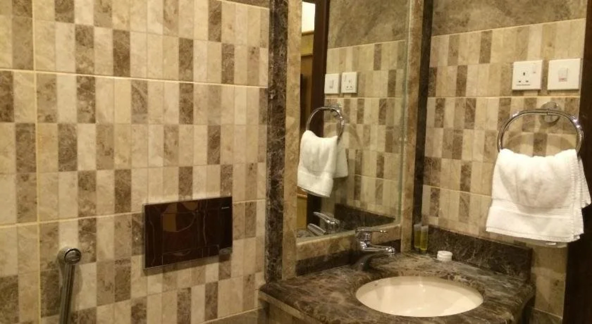 Al Mahmal Palestin Hotel