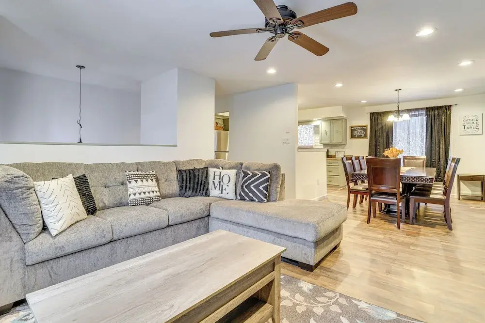 Theater, Game Room & Lake Access: Pocono Retreat