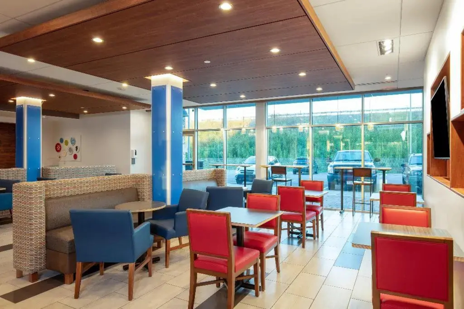 Holiday Inn Express & Suites Beloit by IHG