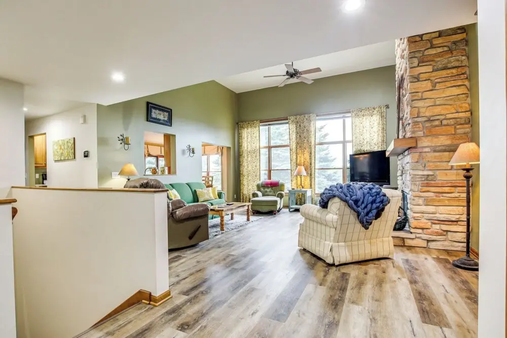 Door County Townhome: Pool Access, 1 Mi to Beach!