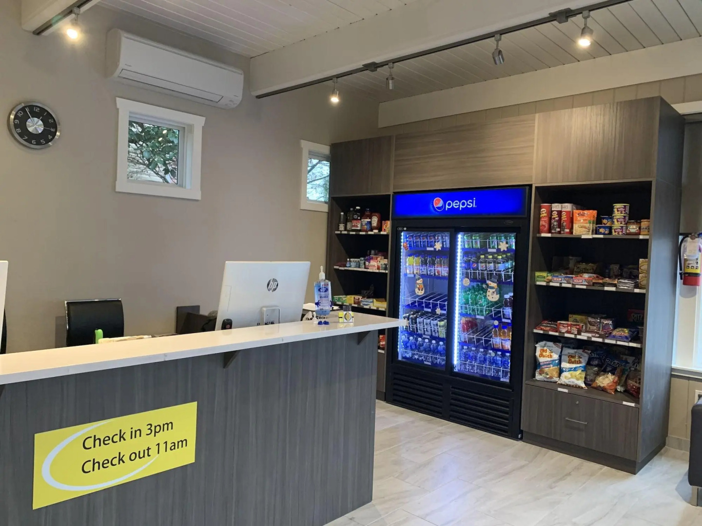 Super 8 by Wyndham Courtenay