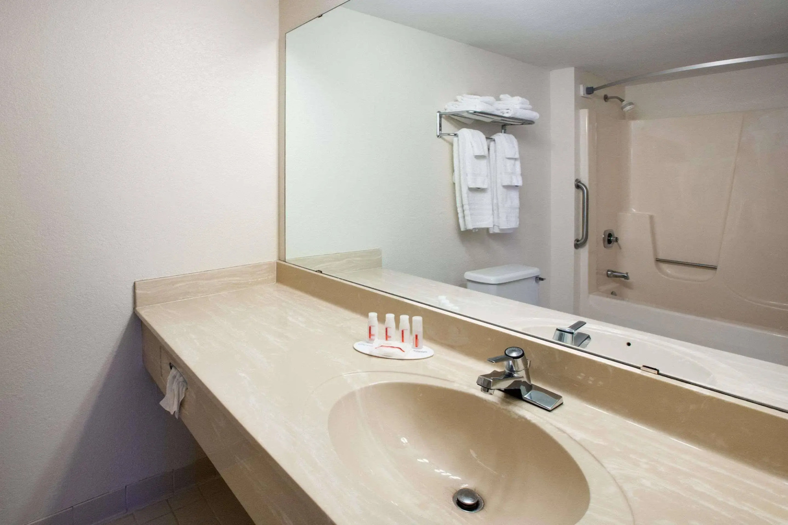 Ramada Plaza Hotel Ojibway