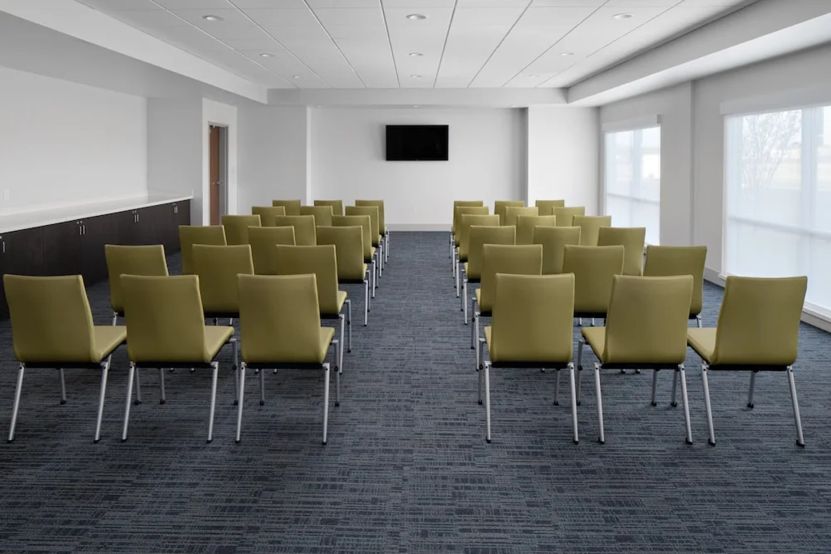 Holiday Inn Express & Suites Elkhorn - Lake Geneva Area, an IHG Hotel