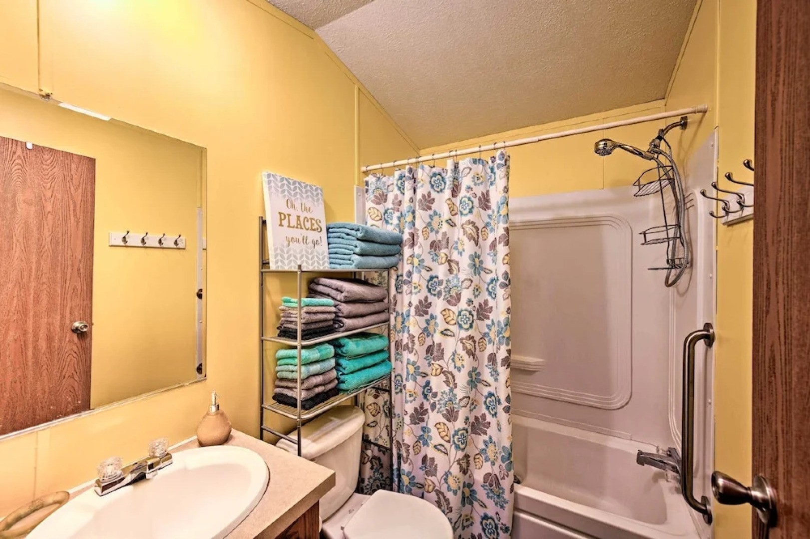 180-acre Farm: 'the Lodge' in Klingerstown!